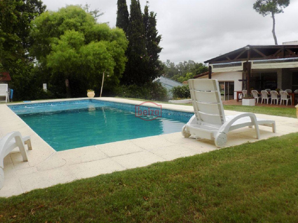 Casa ID.165885 - CHALET CUATRO DORMITORIOS!!