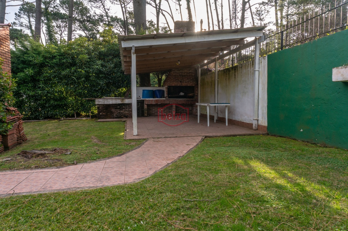 Casa ID.164341/Casa-en-Mansa- - VENDE CHALET TRES DORMITORIOS , DOS BAÑOS Y DORMITORIO Y BAÑO DE SERVICIO 