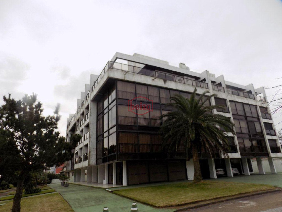 Apartamento ID.167105/Apartamento-en-venta-en-excelente-ubicación- - VENTA APARTAMENTO 3 DORMITORIOS , 2 BAÑOS , DORMITORIO Y BAÑO SERVICIO