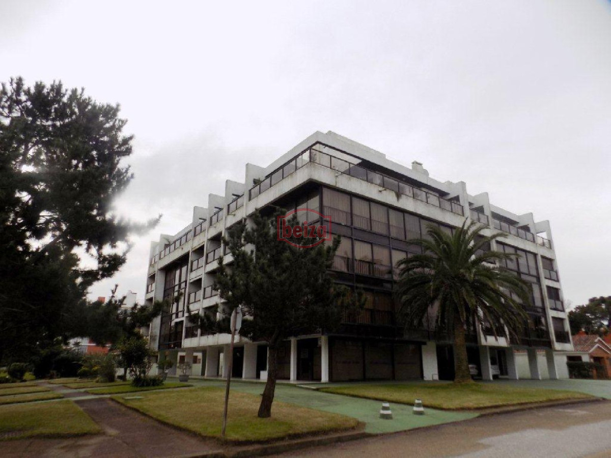 Apartamento ID.167105/Apartamento-en-venta-en-excelente-ubicación- - VENTA APARTAMENTO 3 DORMITORIOS , 2 BAÑOS , DORMITORIO Y BAÑO SERVICIO