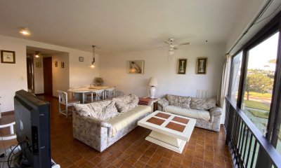 VENTA APARTAMENTO 3 DORMITORIOS , 2 BAÑOS , DORMITORIO Y BAÑO SERVICIO