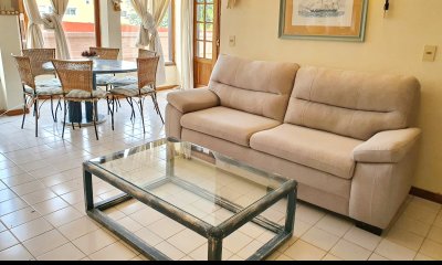 Apartamento de 2 dormitorios y 2 baños a 1 cuadra de Gorlero, con gran terraza y parrillero propio.