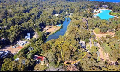 Vendo terreno sobre el lago en Bario privado Design Village de Solanas, Punta del Este