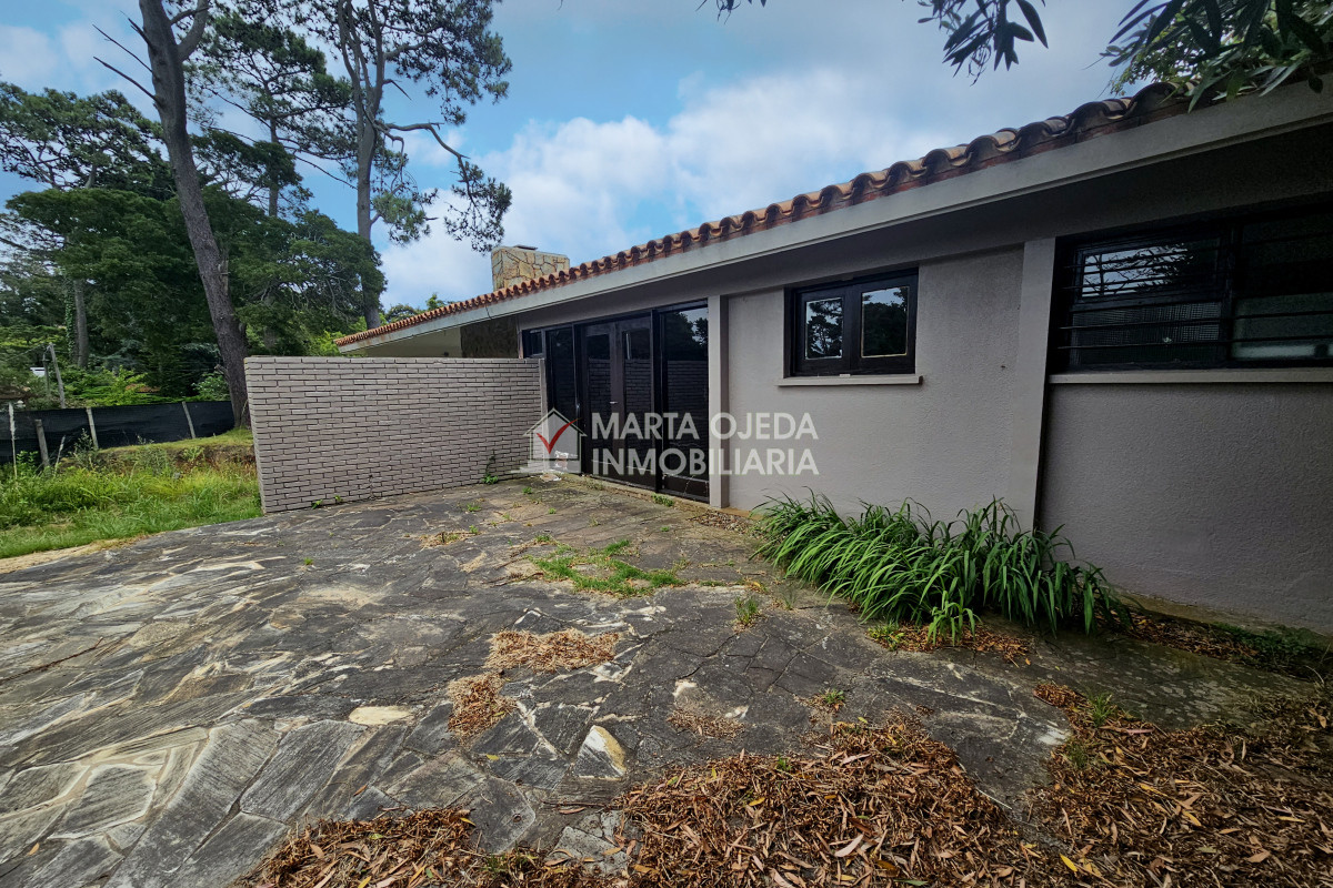 Casa ID.41005 - Venta de casa 3 dormitorios y servicio en El Golf Punta del Este 