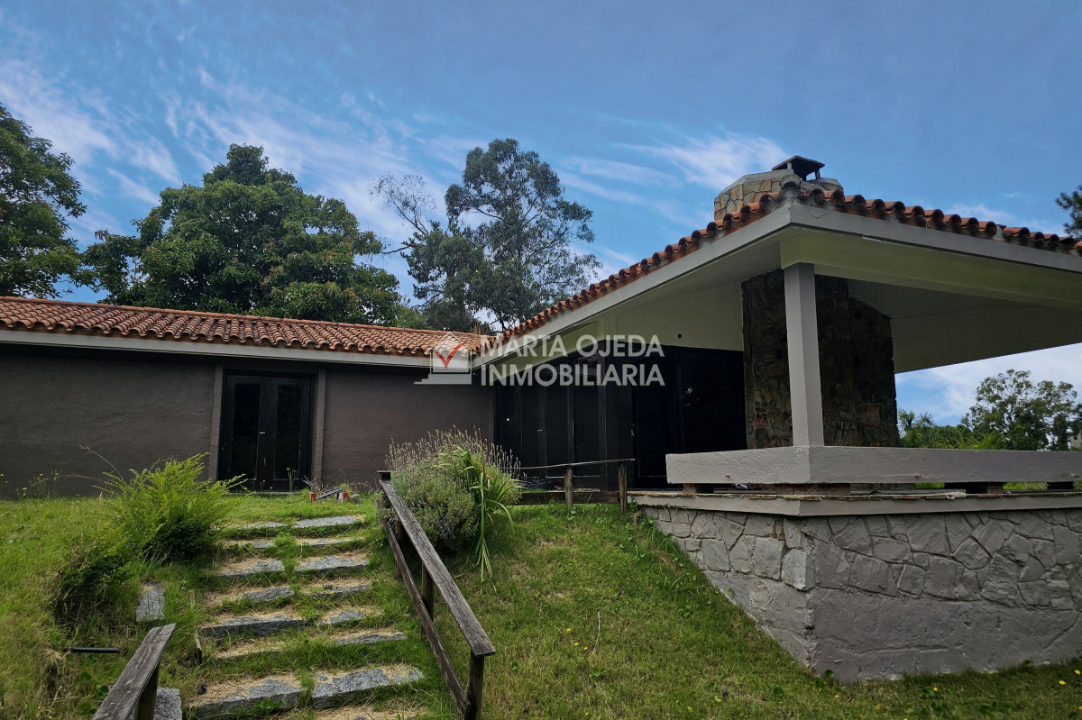 Casa ID.41005 - Venta de casa 3 dormitorios y servicio en El Golf Punta del Este 
