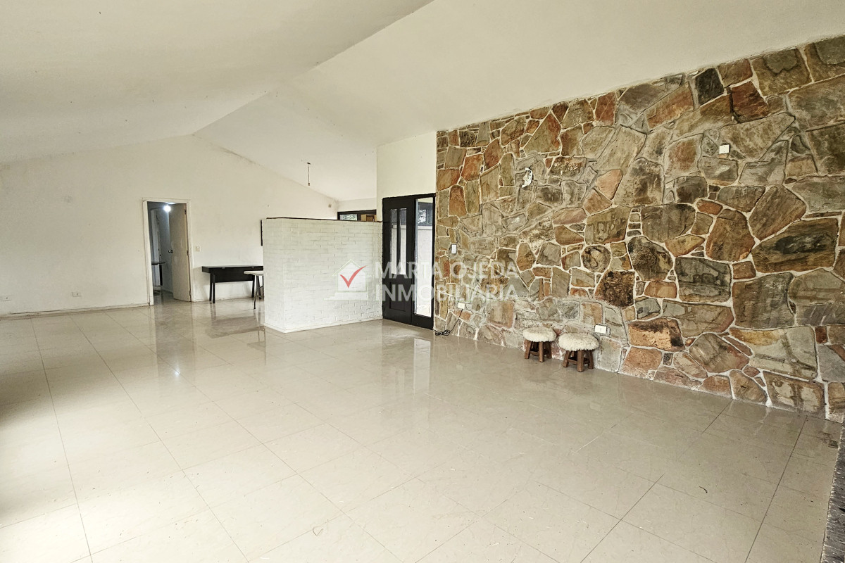 Casa ID.41005 - Venta de casa 3 dormitorios y servicio en El Golf Punta del Este 