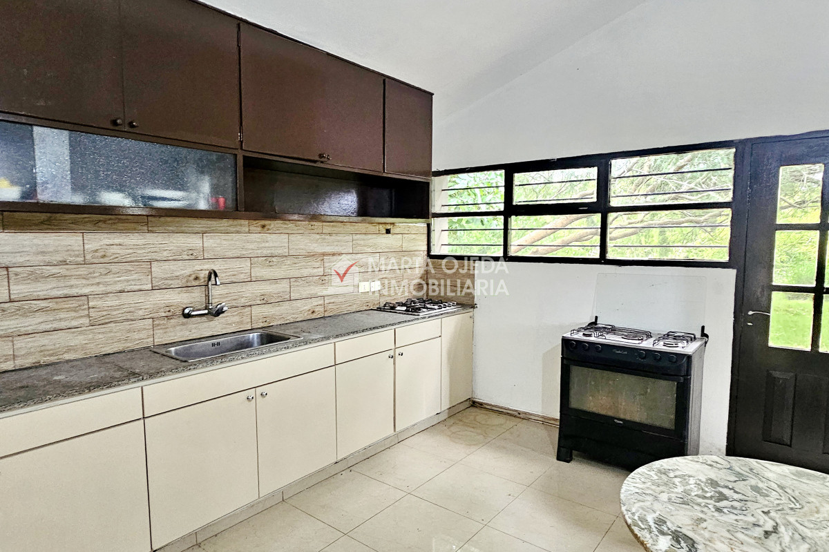 Casa ID.41005 - Venta de casa 3 dormitorios y servicio en El Golf Punta del Este 