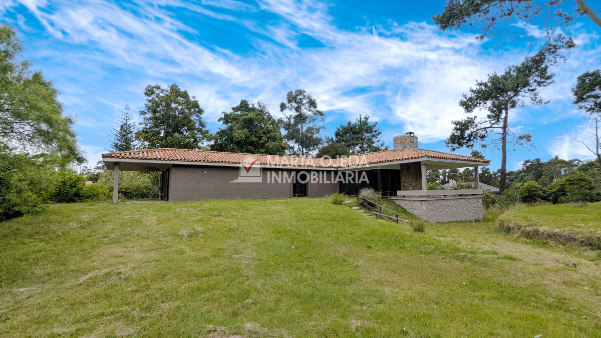 Casa ID.41005 - Venta de casa 3 dormitorios y servicio en El Golf Punta del Este 