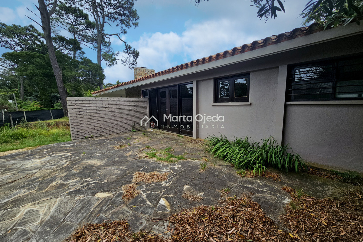 Casa ID.41005 - Venta de casa 3 dormitorios y servicio en El Golf Punta del Este 