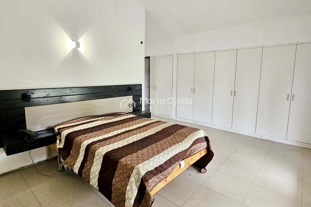 Casa ID.41005 - Venta de casa 3 dormitorios y servicio en El Golf Punta del Este 