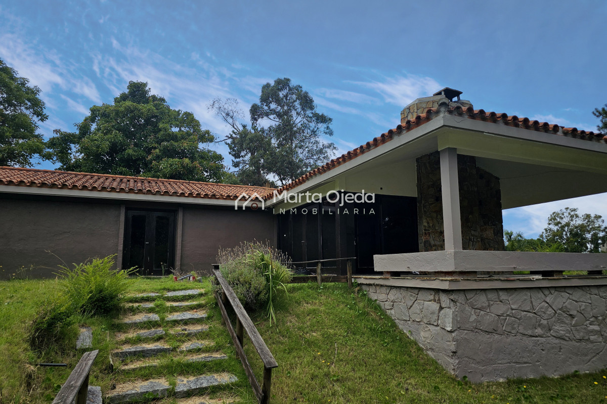 Casa ID.41005 - Venta de casa 3 dormitorios y servicio en El Golf Punta del Este 