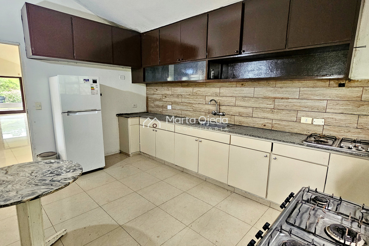 Casa ID.41005 - Venta de casa 3 dormitorios y servicio en El Golf Punta del Este 