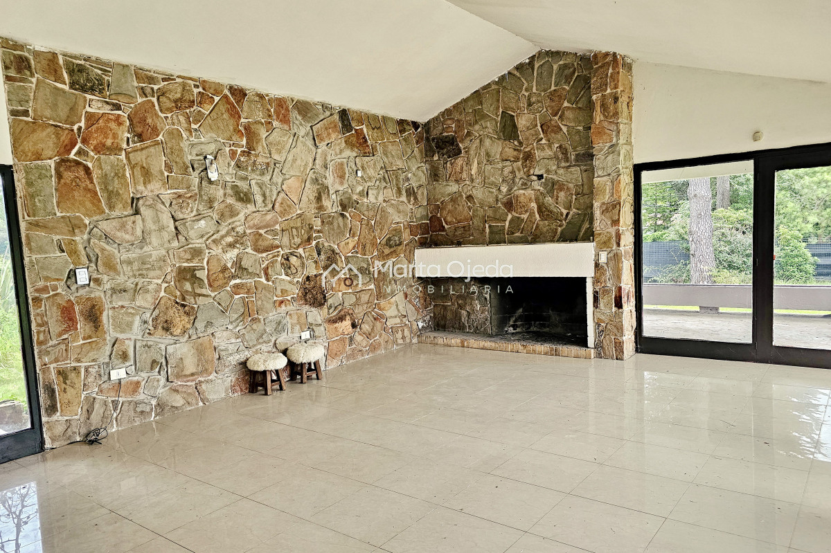 Casa ID.41005 - Venta de casa 3 dormitorios y servicio en El Golf Punta del Este 