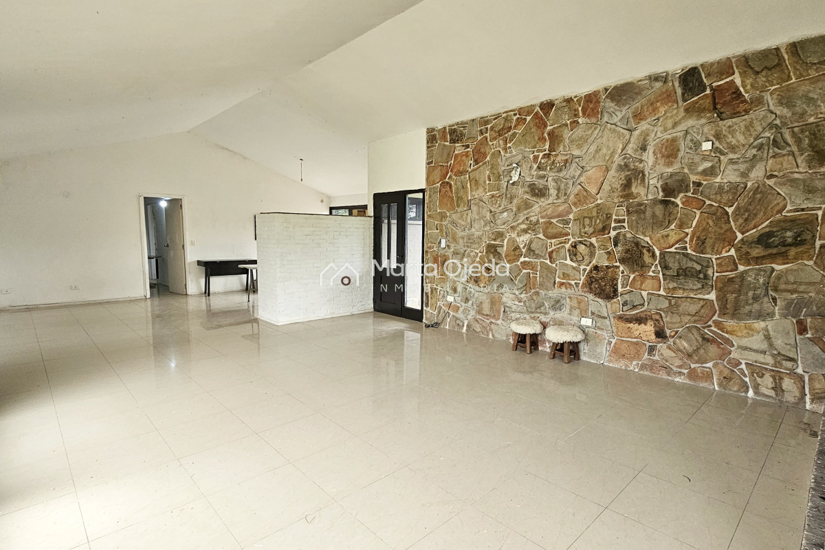 Casa ID.41005 - Venta de casa 3 dormitorios y servicio en El Golf Punta del Este 