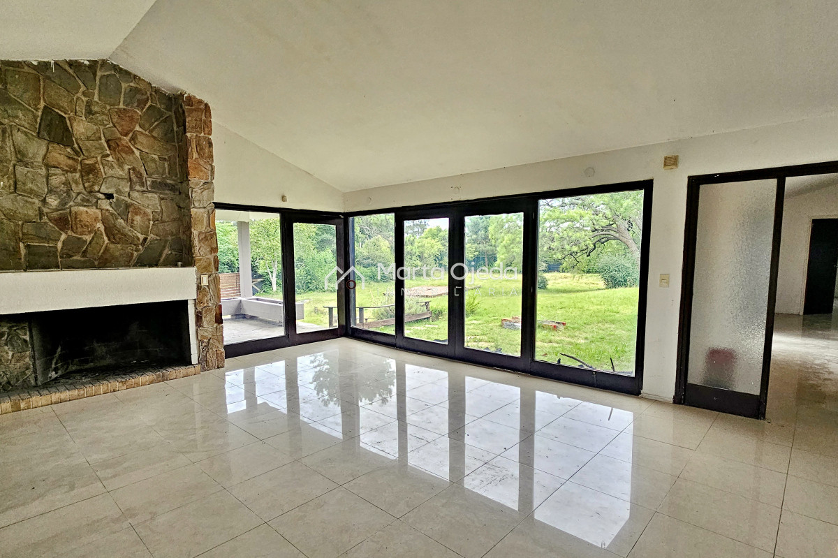 Casa ID.41005 - Venta de casa 3 dormitorios y servicio en El Golf Punta del Este 