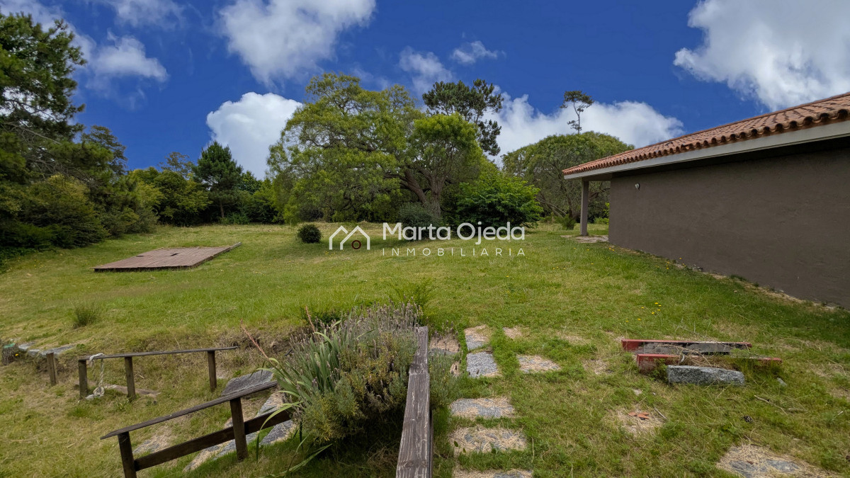 Casa ID.41005 - Venta de casa 3 dormitorios y servicio en El Golf Punta del Este 