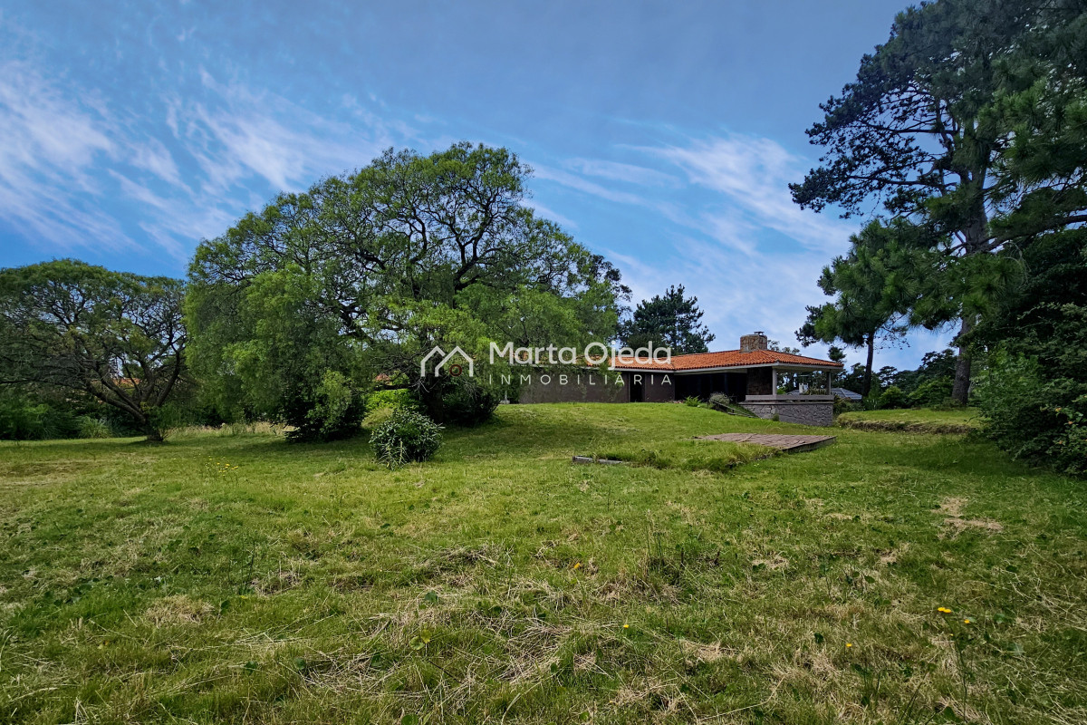 Casa ID.41005 - Venta de casa 3 dormitorios y servicio en El Golf Punta del Este 