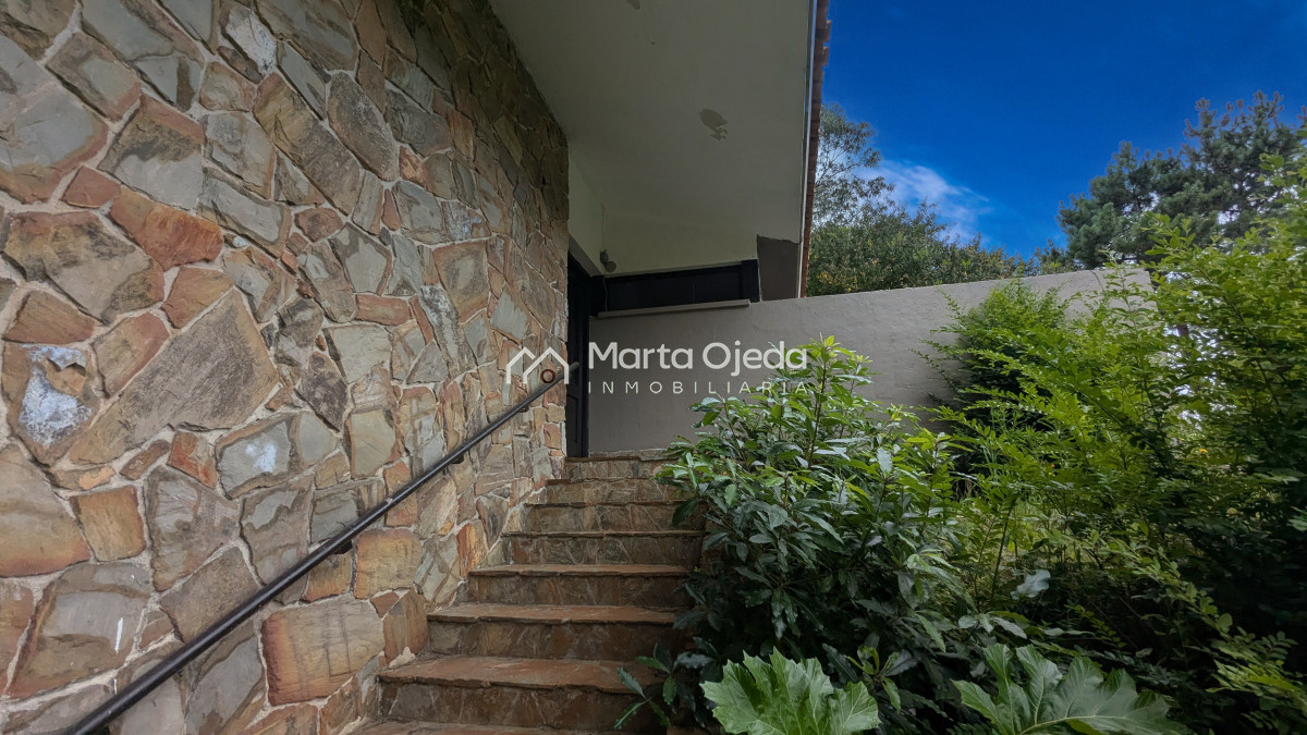 Casa ID.41005 - Venta de casa 3 dormitorios y servicio en El Golf Punta del Este 