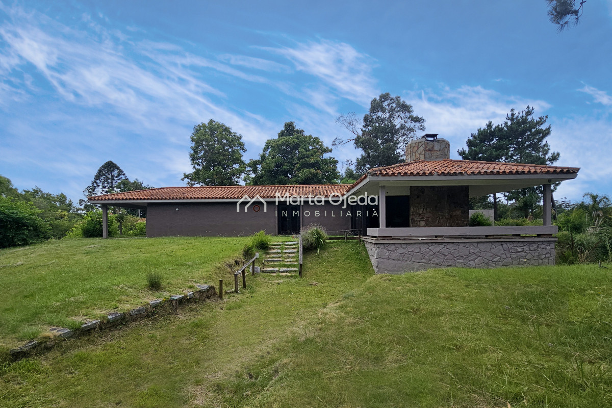 Casa ID.41005 - Venta de casa 3 dormitorios y servicio en El Golf Punta del Este 