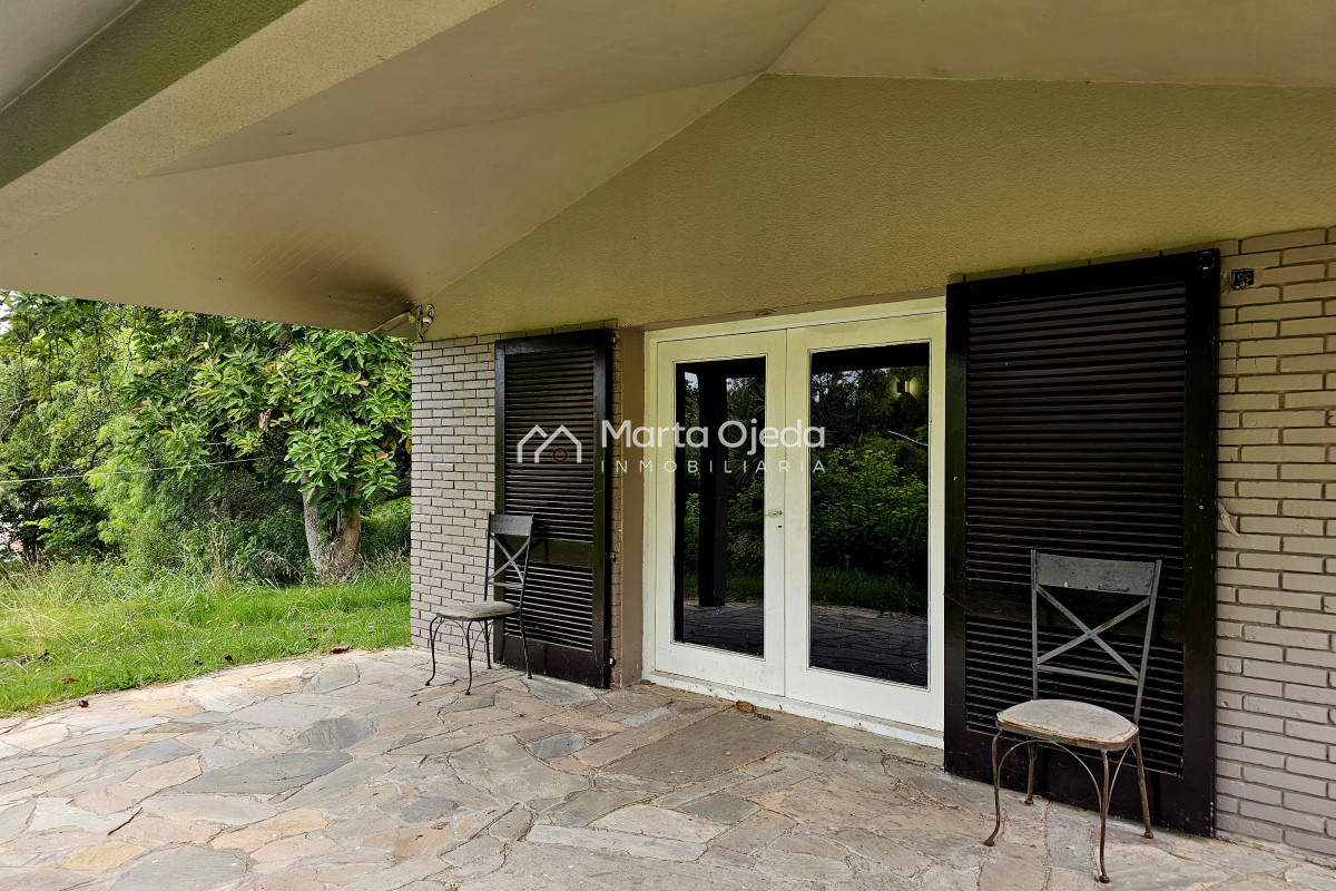 Casa ID.41005 - Venta de casa 3 dormitorios y servicio en El Golf Punta del Este 