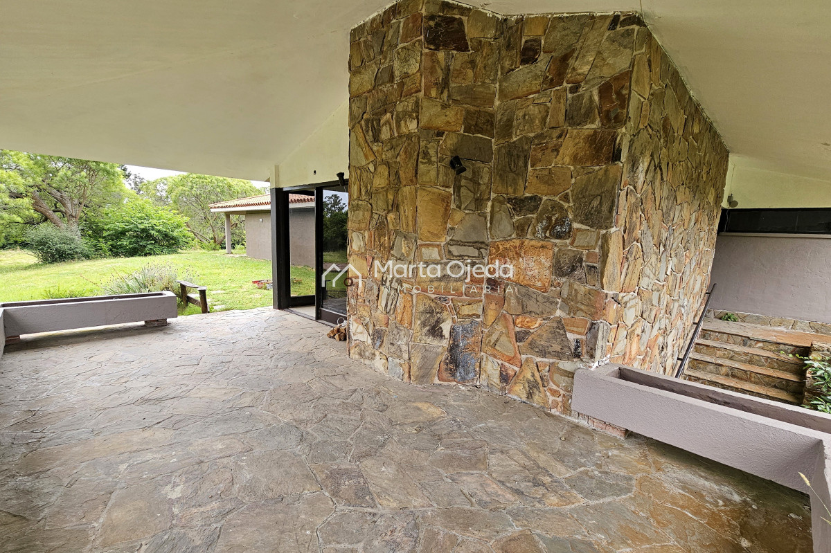 Casa ID.41005 - Venta de casa 3 dormitorios y servicio en El Golf Punta del Este 