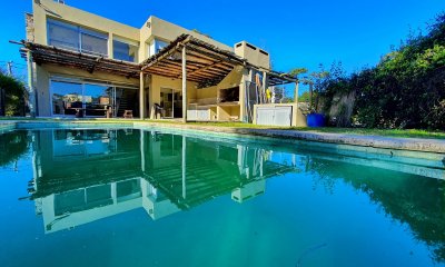 Vendo casa 3 dormitorios con piscina en Pinares, Punta del Este