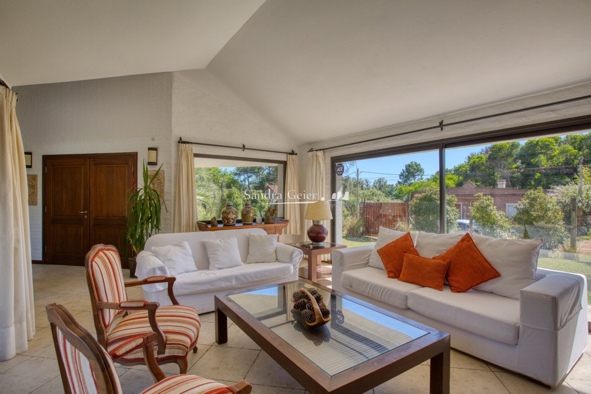 Casa ID.1247 - Excelente casa con piscina en alquiler en Rincon del Indio, playa Brava, Punta del Este.
