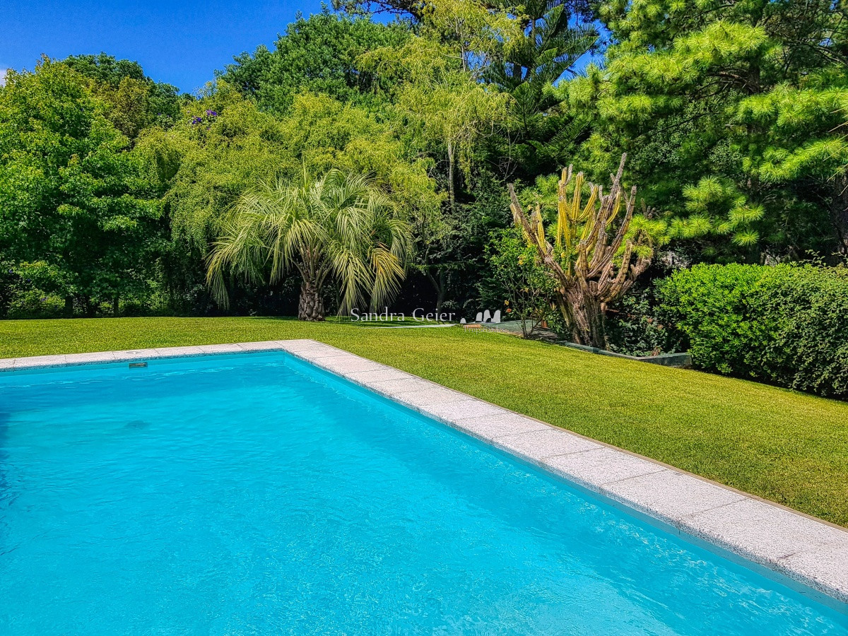 Casa ID.1247 - Excelente casa con piscina en alquiler en Rincon del Indio, playa Brava, Punta del Este.