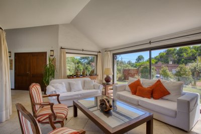 Casa ID.1247 - Excelente casa con piscina en alquiler en Rincon del Indio, playa Brava, Punta del Este.