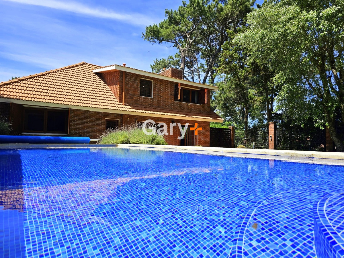 Casa ID.23898 - En venta y Alquiler.. imperdible oportunidad.. a metros del mar!!!