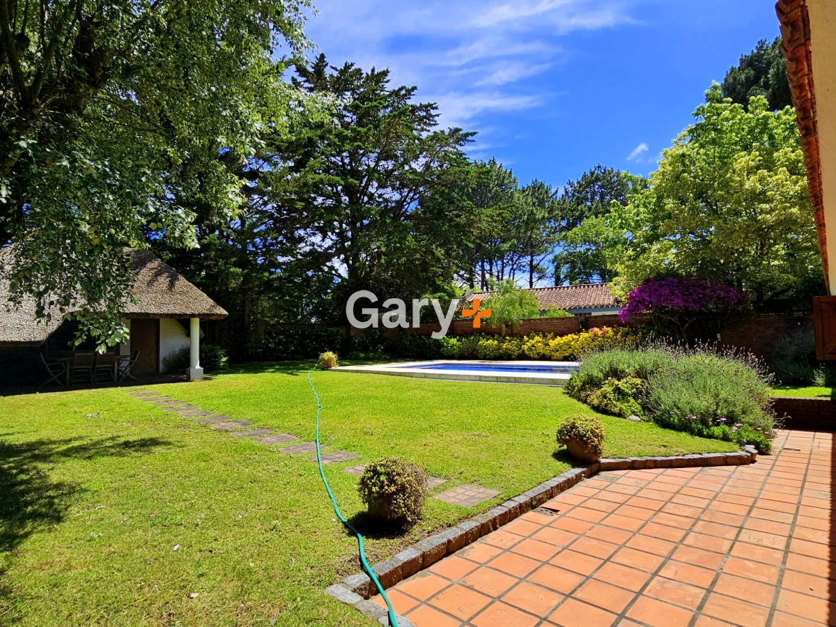 Casa ID.23898 - En venta y Alquiler.. imperdible oportunidad.. a metros del mar!!!