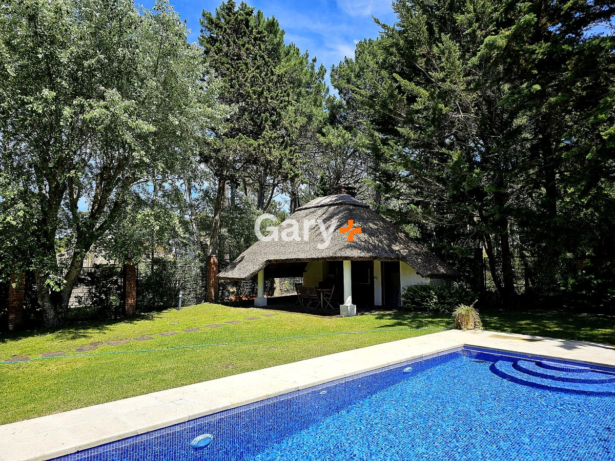 Casa ID.23898 - En venta y Alquiler.. imperdible oportunidad.. a metros del mar!!!