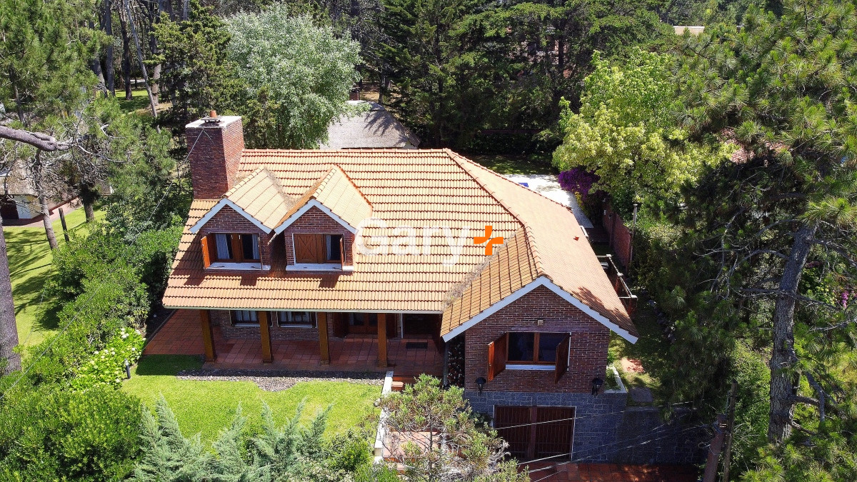 Casa ID.23898 - En venta y Alquiler.. imperdible oportunidad.. a metros del mar!!!