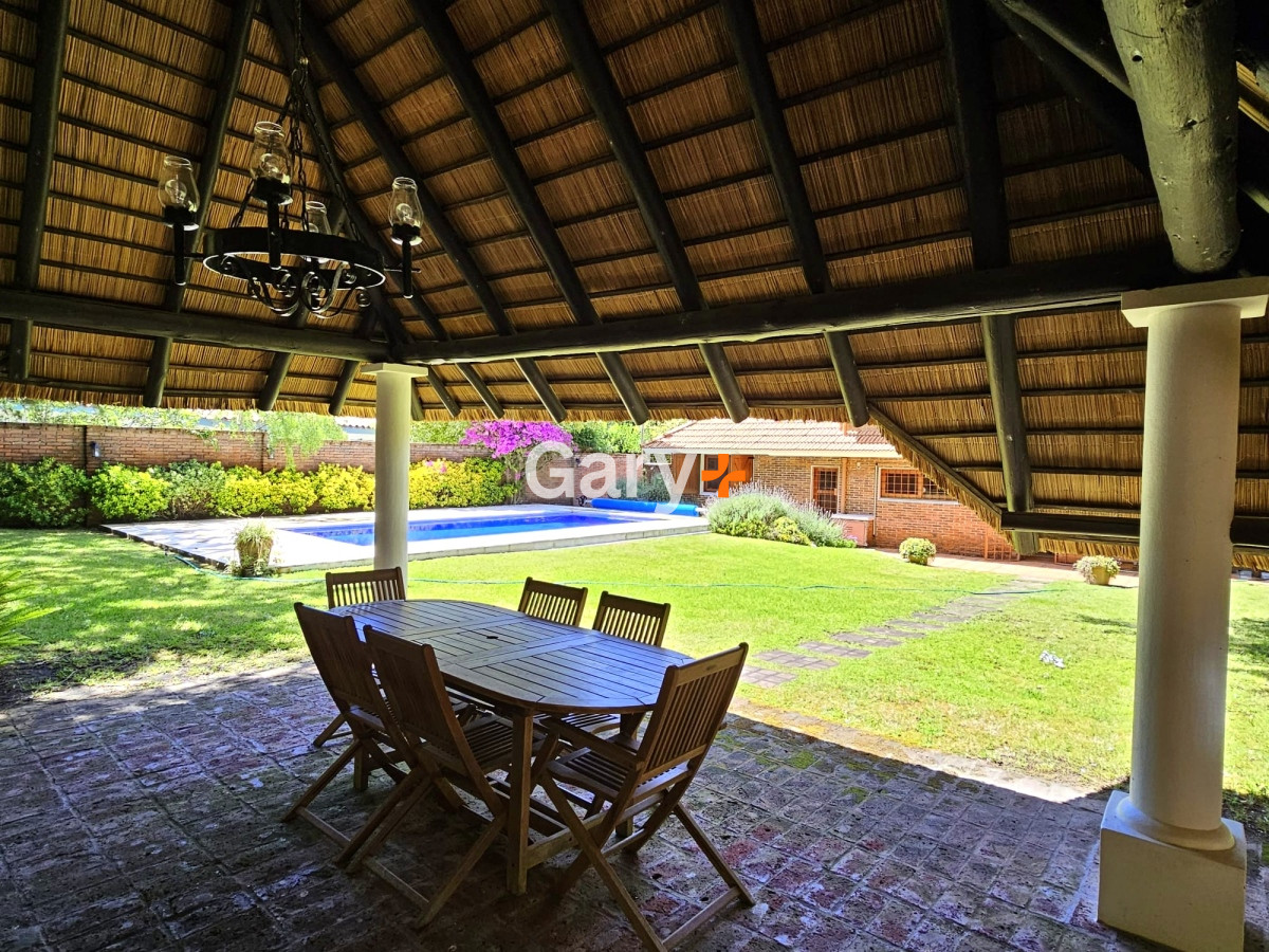 Casa ID.23898 - En venta y Alquiler.. imperdible oportunidad.. a metros del mar!!!