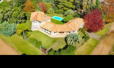 Se vende casa 5 dormitorios, con piscina en Rincon del Indio, playa Brava, Punta del Este.