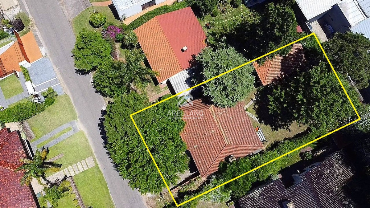 Casa ID.5240 - Venta de casa 3 dormitorios en barrio cantegril Punta del este