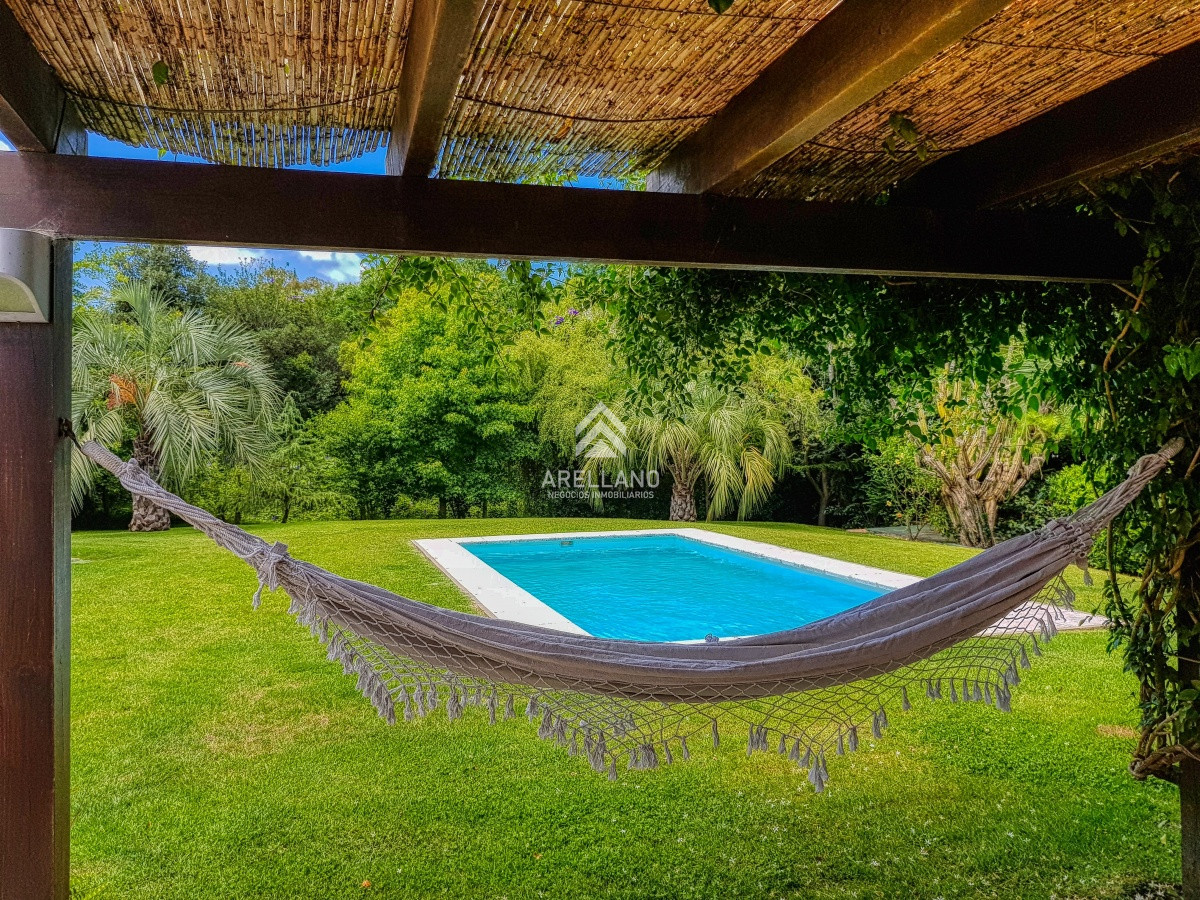 Casa ID.3843 - Se vende casa 5 dormitorios, con piscina en Rincon del Indio, playa Brava, Punta del Este.