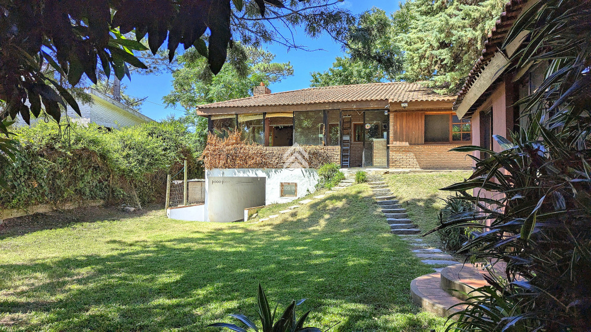 Casa ID.5240 - Venta de casa 3 dormitorios en barrio cantegril Punta del este