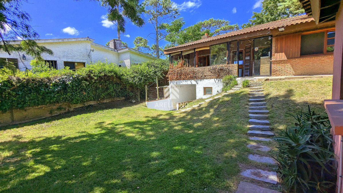 Casa ID.5240 - Venta de casa 3 dormitorios en barrio cantegril Punta del este
