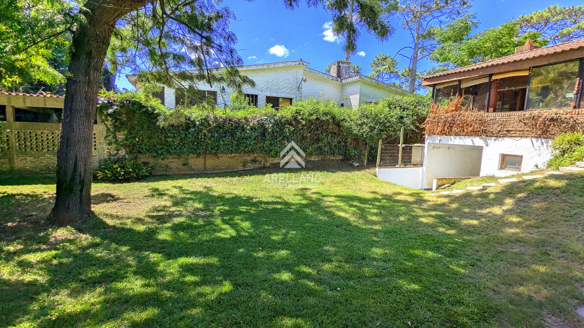 Casa ID.5240 - Venta de casa 3 dormitorios en barrio cantegril Punta del este