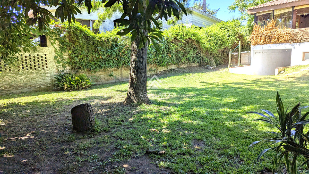 Casa ID.5240 - Venta de casa 3 dormitorios en barrio cantegril Punta del este