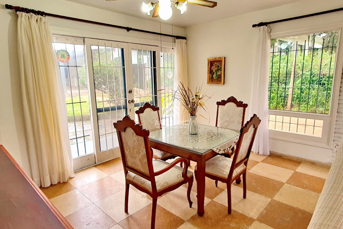 Casa ID.4791 - Vendo casa 4 dormitorios en zona Shopping, Lugano, Punta del Este