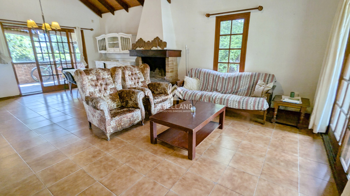 Casa ID.5240 - Venta de casa 3 dormitorios en barrio cantegril Punta del este