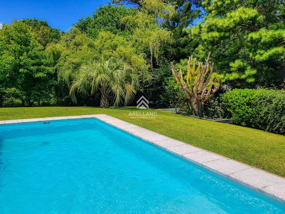 Casa ID.3843 - Se vende casa 5 dormitorios, con piscina en Rincon del Indio, playa Brava, Punta del Este.