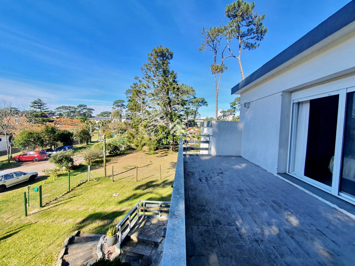 Casa ID.4791 - Vendo casa 4 dormitorios en zona Shopping, Lugano, Punta del Este
