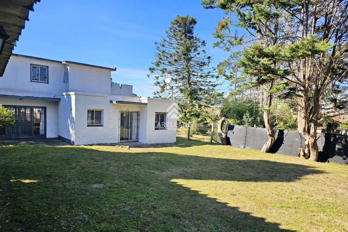 Casa ID.4791 - Vendo casa 4 dormitorios en zona Shopping, Lugano, Punta del Este