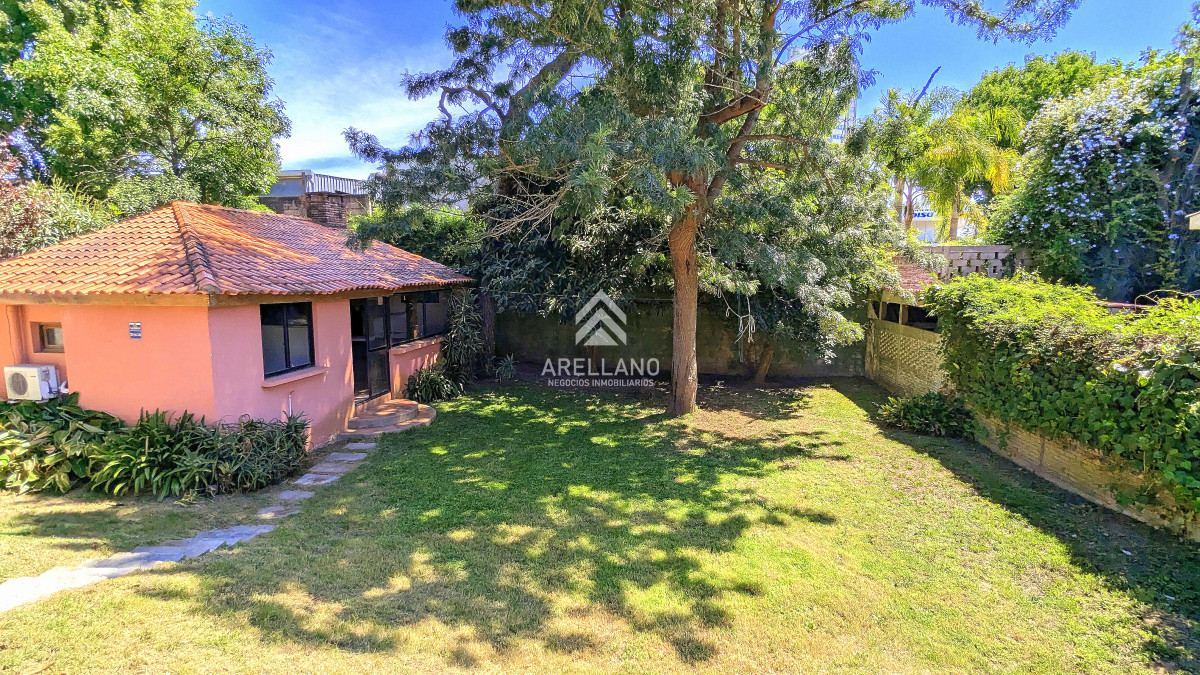 Casa ID.5240 - Venta de casa 3 dormitorios en barrio cantegril Punta del este