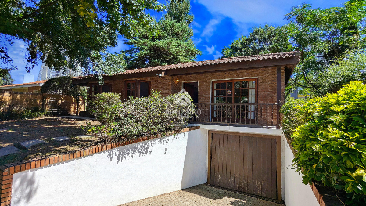 Casa ID.5240 - Venta de casa 3 dormitorios en barrio cantegril Punta del este