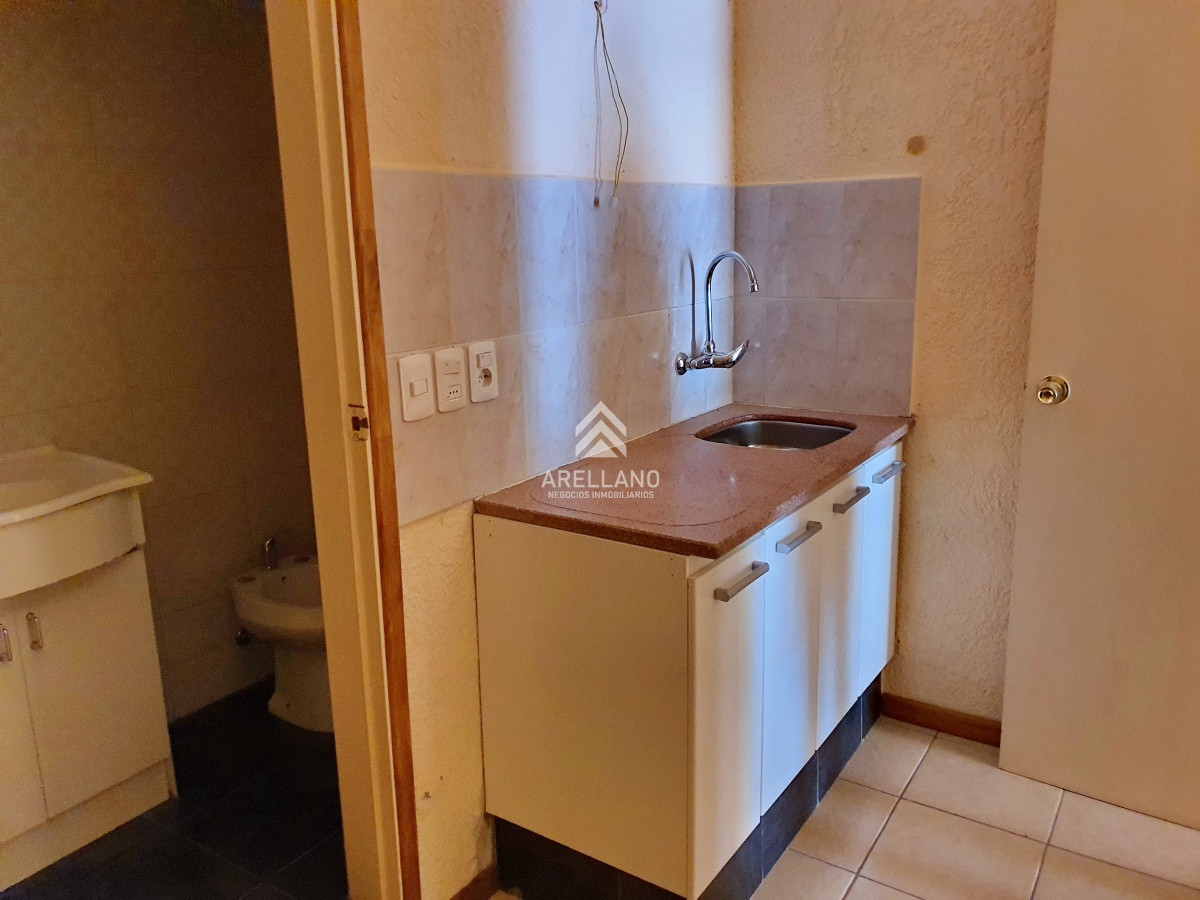 Local Comercial ID.118 - VENTA Local con 2 habitaciones, cocina y baño en Península