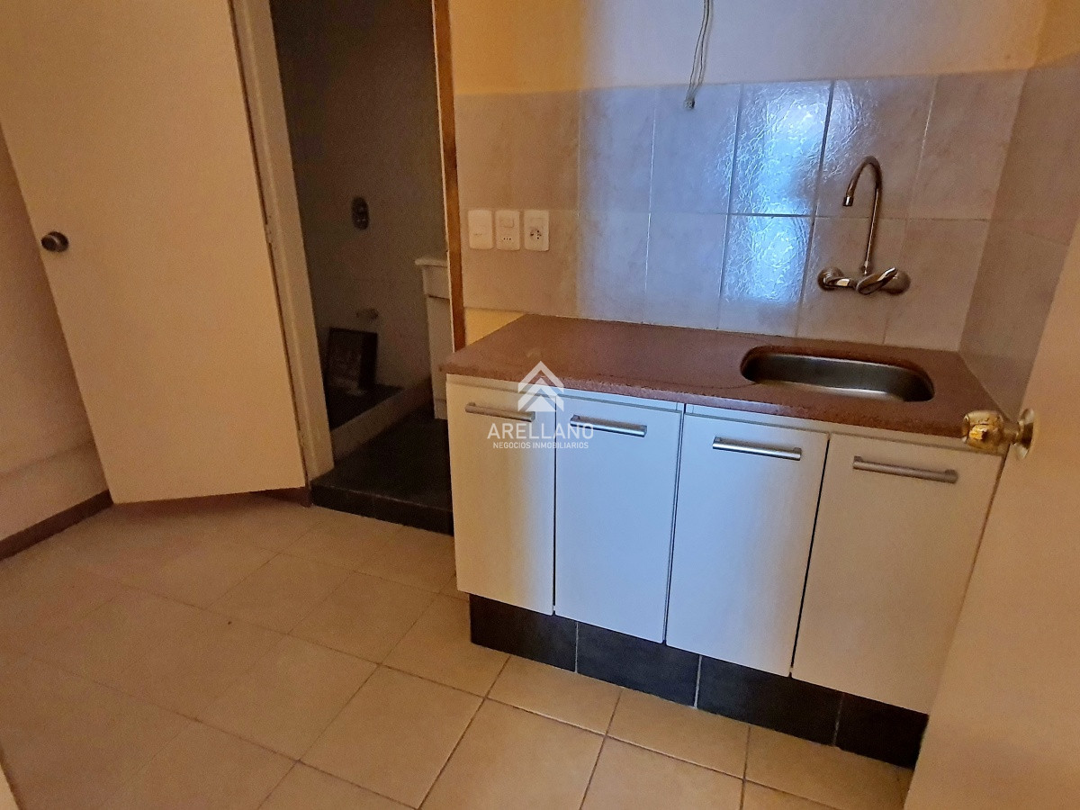 Local Comercial ID.118 - VENTA Local con 2 habitaciones, cocina y baño en Península